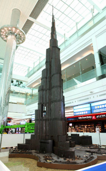 214159_tallest_chocolate_structure_Dubai